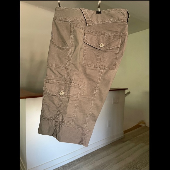 SOLD — SMART SET Grey Walking Shorts - Picture 5 of 8